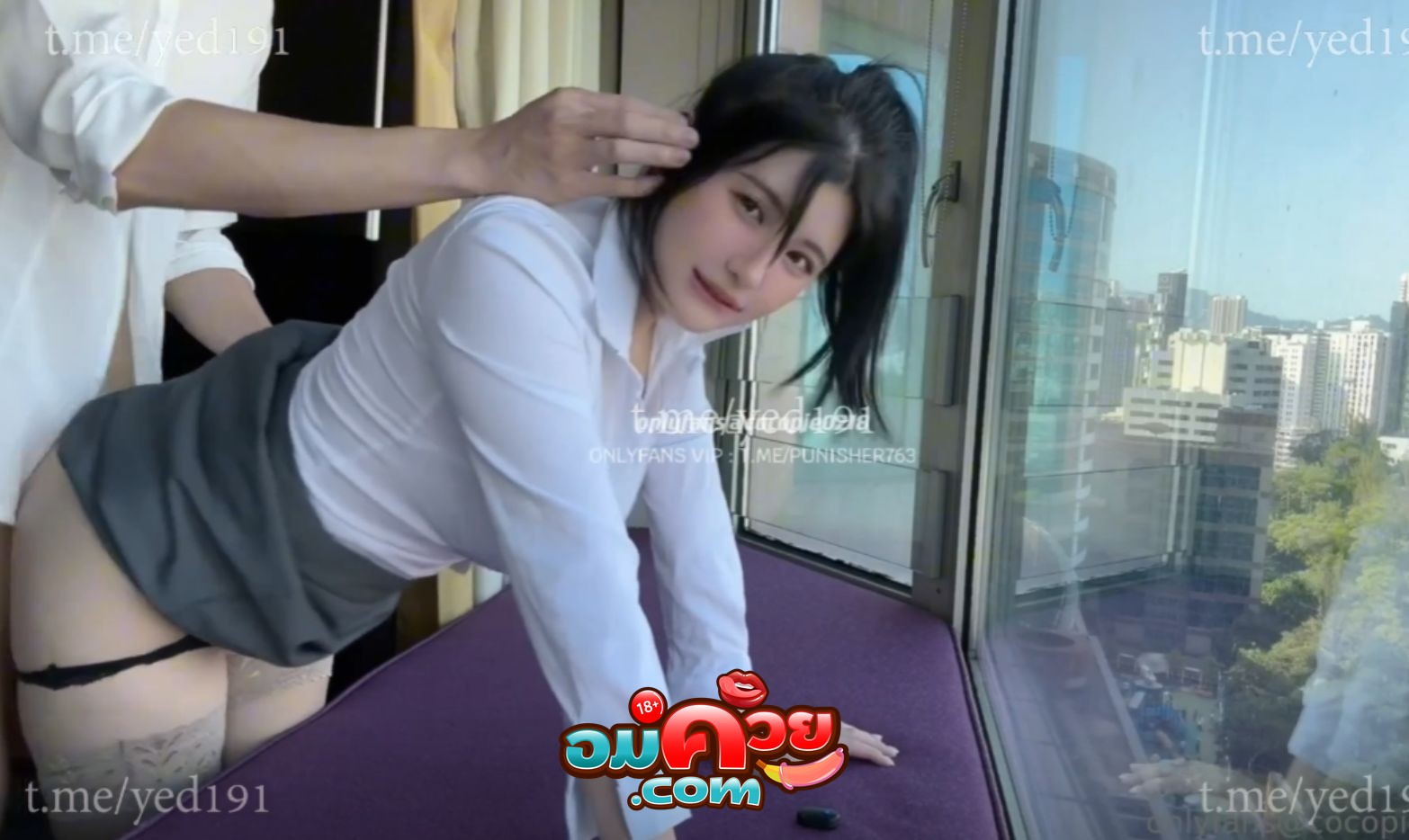 คลิปหลุด Onlyfan Cocopie0218 สาวสวยนมบึ้ม หน้าโคตรเซ็กซี่ วิวริมหน้าต่างอย่างสวย โดนเพื่อนในออฟฟิตจับเย็ดที่ออฟฟิต จับกดเย็ดท่าหมาสดๆ เสียวทะลุกระจกเลย xxx